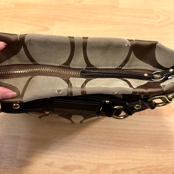 AUTHENTIC Coach Carly Signature Print Hobo Shoulder Bag - Picture 6 of 8